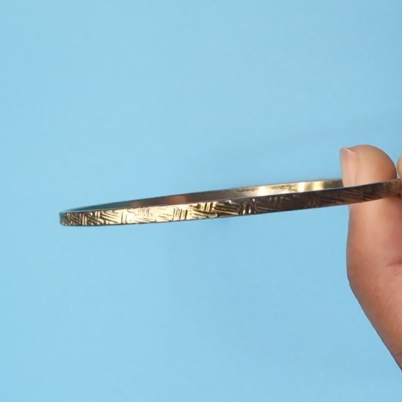 💵2/$10Bundle and Save💵 Gold Toned Textured Bangle Jingle Bracelet - Picture 6 of 7